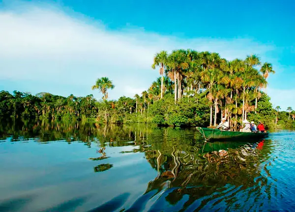 Navigating in Tambopata River